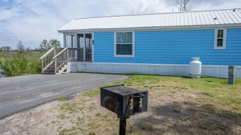 Waterfront Super Site Cottage — image 13 of 13