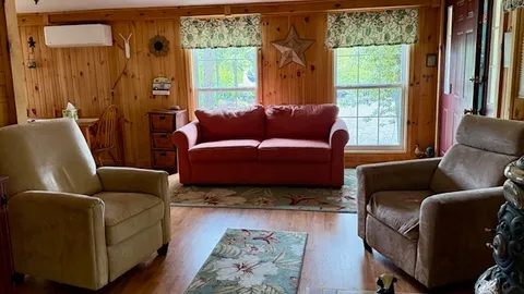 Aunt Bee's Cottage — image 2 of 10