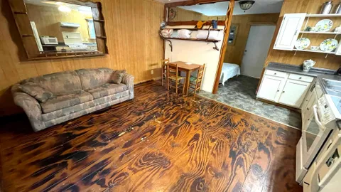 Cabin 22 — image 2 of 6