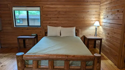 C05 Owl Cabin — image 13 of 13