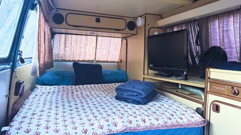 Volkswagen Vanagon Camper Stay — image 2 of 13