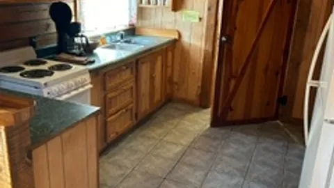 Large Cabin — image 6 of 6