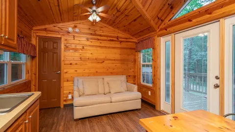 Yogi Bear™ Cabin — image 8 of 8