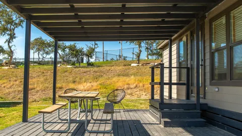 Willow Cabin — image 2 of 10