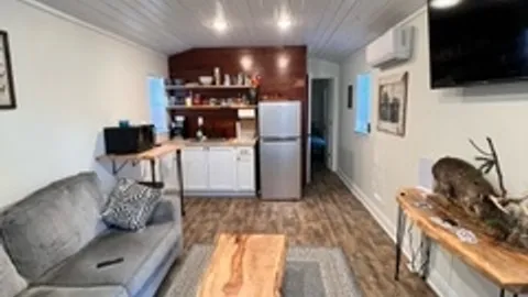 Cabin B — image 9 of 9