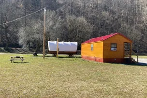Hatfield's Hideout Riverfront Cabins & Campground – photo 3