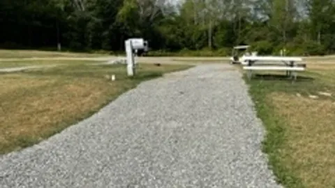 Pull-Through Full Hook Up Site — image 2 of 3