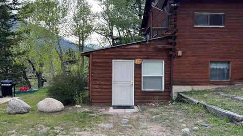 Cabin 15 Lodge Downstairs 2-Bedroom — image 2 of 5