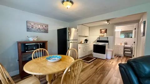 Standard Cabin — image 2 of 5