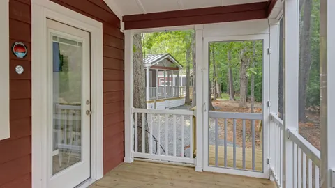 Boo Boo's Two Room Deluxe Cottage — image 11 of 11