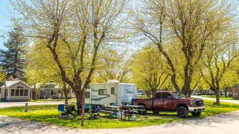 Deluxe Back-In RV Site — image 5 of 5