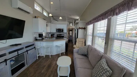 Waterfront Keys Cottage with Sleeping Loft Sleeps 8 — image 7 of 7