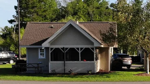 Lakeside Cottage 1 Bedroom — image 1 of 3