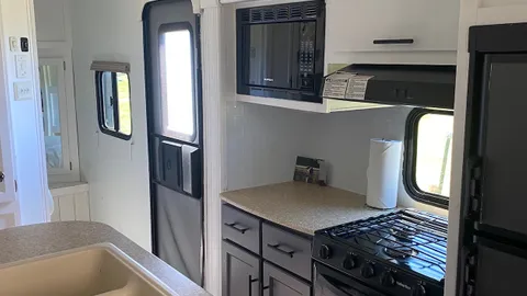 RV Rental - 3 Bed Travel Trailer (Apex) — image 2 of 8