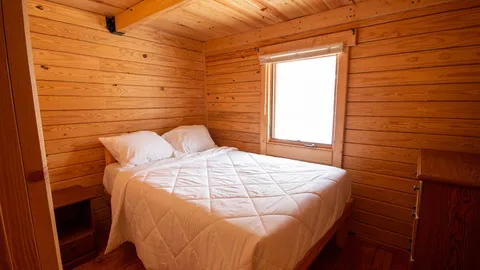 Deluxe Cottage w/Loft — image 2 of 9
