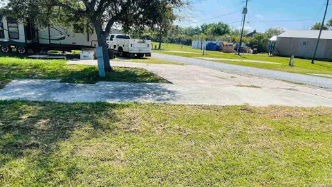 Frontside Pull-Through 30/50 Amp Full Hookup RV Site — image 4 of 4