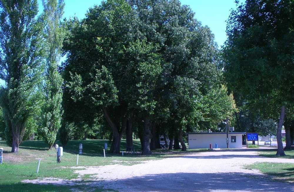 Tourist Park Campground - Photo 2