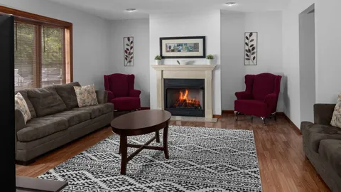 Rental House 5 Bedrooms — image 2 of 12