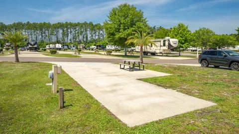 Premium Back-in Full Hookup RV Site — image 2 of 3