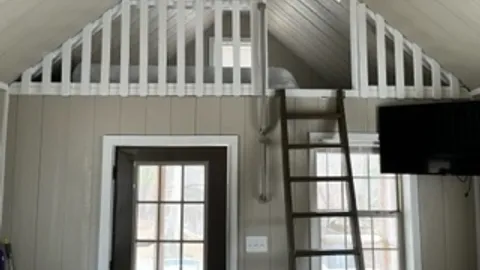 Deluxe Loft Cabin — image 2 of 6