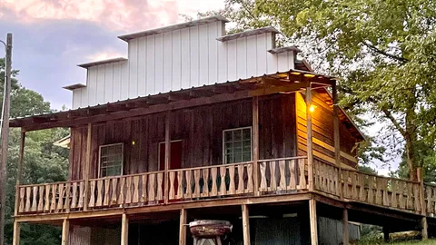Cabin 18 — image 1 of 7