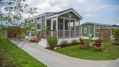Deluxe Cottages - 2 Bedroom with Loft — image 2 of 14