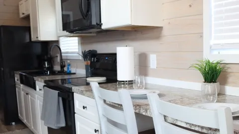 Luxury Cabin 5; — image 2 of 11