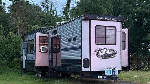 2 Bedroom RV — image 9 of 9