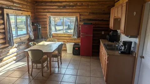 Cabin — image 1 of 7