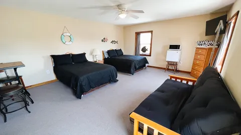 Penthouse - 2 Full Bed + 1 Futon — image 1 of 3