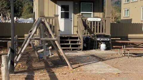 Cottage — image 2 of 9