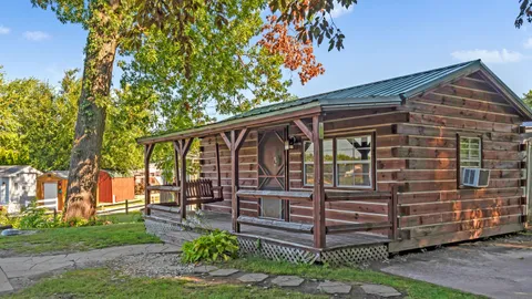 Deluxe Cabin — image 1 of 2