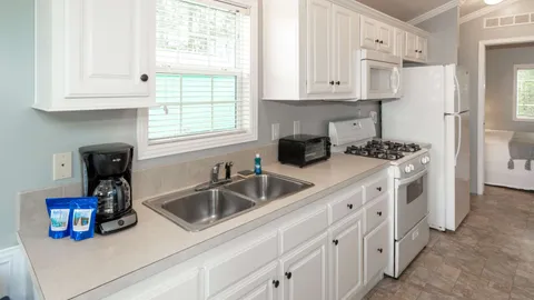 Island Oasis Premium Cottage — image 9 of 9