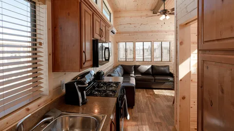 Bearclaw Cabin 2 Bedroom — image 2 of 10