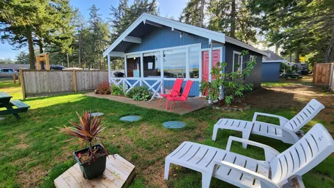 Two Bedroom Ocean Front Cottage — image 7 of 7