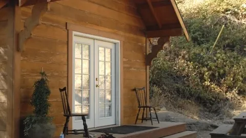 Miner's Cabin with Bunk Beds — image 1 of 5