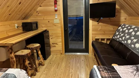 Lakehouse Resort Bear Den A-pod 3 near Rend Lake — image 2 of 8