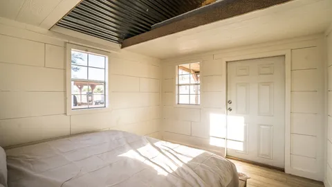 Tiny House — image 2 of 5