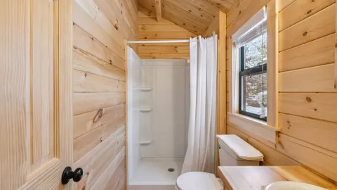 Cindy Bear™ Deluxe Cabin — image 2 of 14