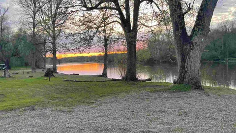 Riverfront Basic — image 3 of 3