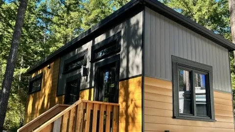 Triumph Cabin — image 1 of 9