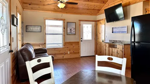 2 BEDROOM COTTAGE — image 8 of 8