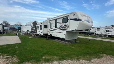 Pullthrough RV Sites — image 1 of 13