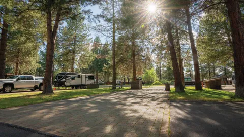 Pull Through Full Hookup RV Site — image 6 of 6