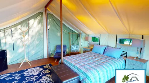 Lakefront Glamping — image 4 of 4