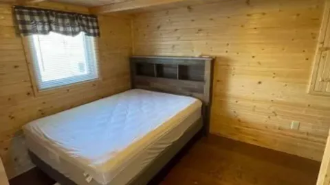 Deluxe Cabin — image 2 of 6