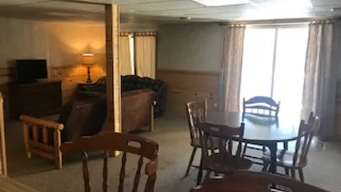Lakeside Vacation Rental — image 2 of 6
