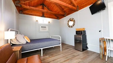 Deluxe Cabin — image 2 of 4