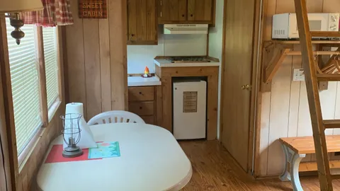Cabin — image 8 of 8