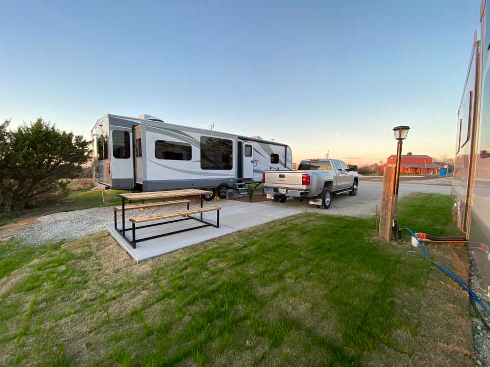 Hooves N Wheels RV Park - Photo 2